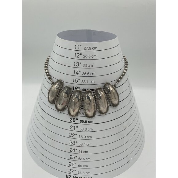 Premier Designs Beaded Chain Hammered Metal Oval Diamond Cut Leaflet Necklace - Picture 5 of 5